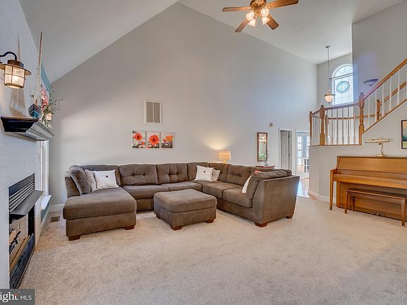 3rd image of 6 Evanshire Dr