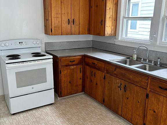 3rd image of 15 Mill St APT 4