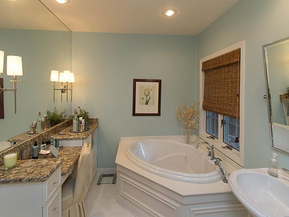 5th image of 1126 Shorewood Dr