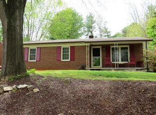 907 Glade St, Martinsville, VA 24112
