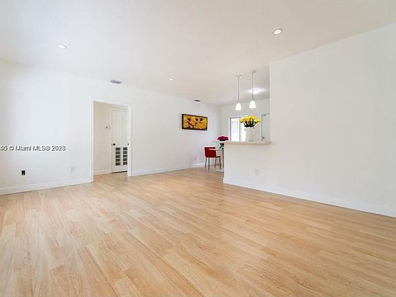 3rd image of 1245 NE 111th St #1