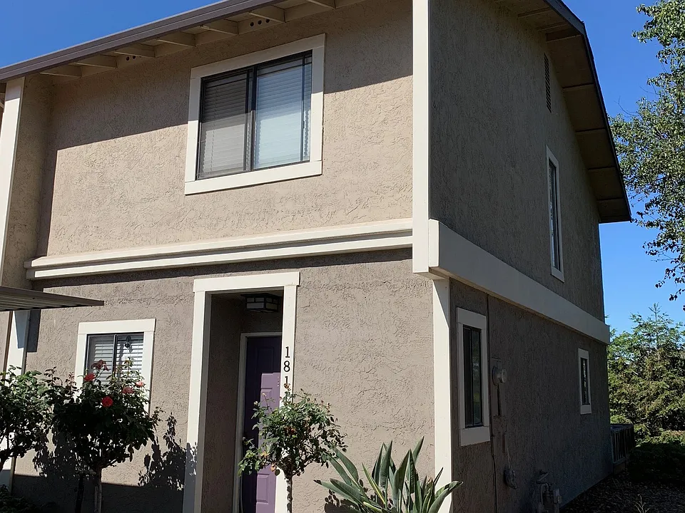 1811 Paseo Laguna Seco