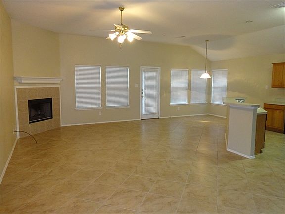 3rd image of 806 Ash Ln