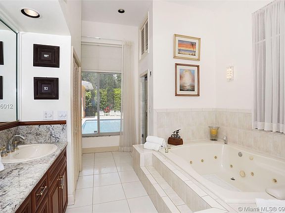 3rd image of 1251 Castile Ave