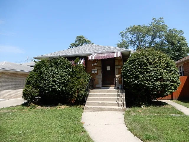 420 Warren St photo 1