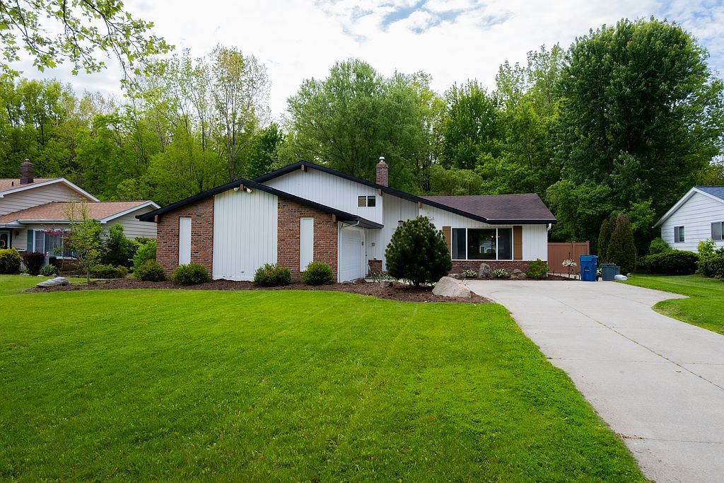 28087 Angela Dr - Property Image