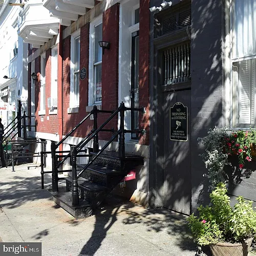 106 S Market St #6 Photo 1