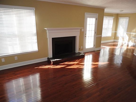 2nd image of 4891 Farm Valley Dr NE