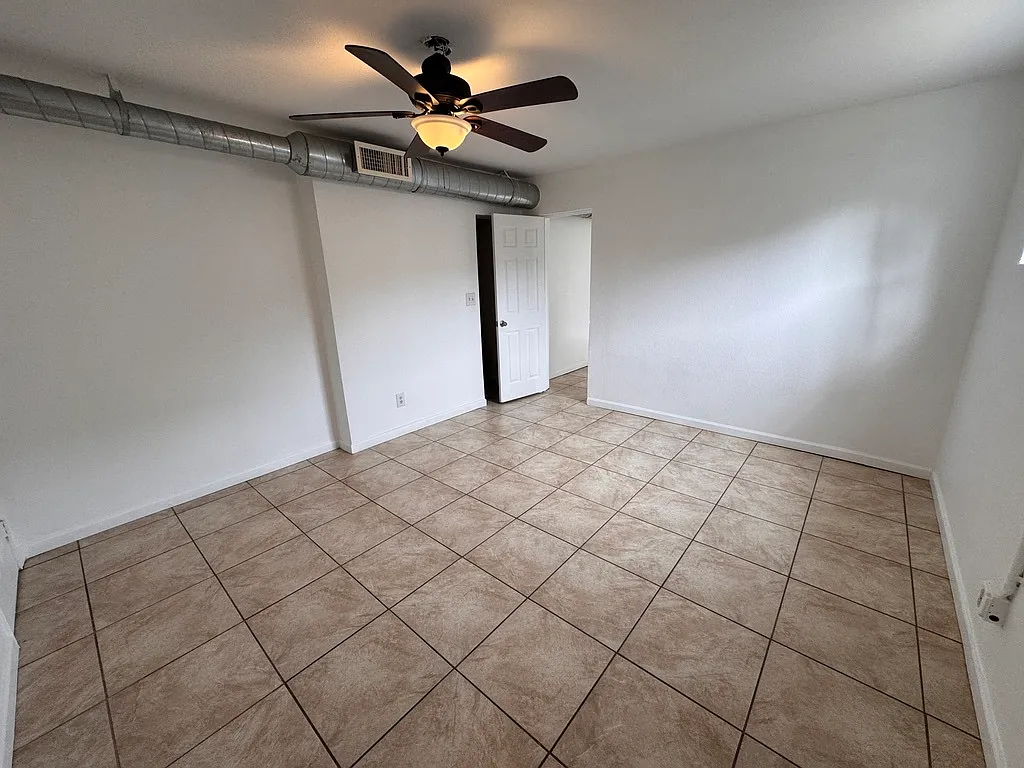 2045 West Washington Street - 3 — Photo 4