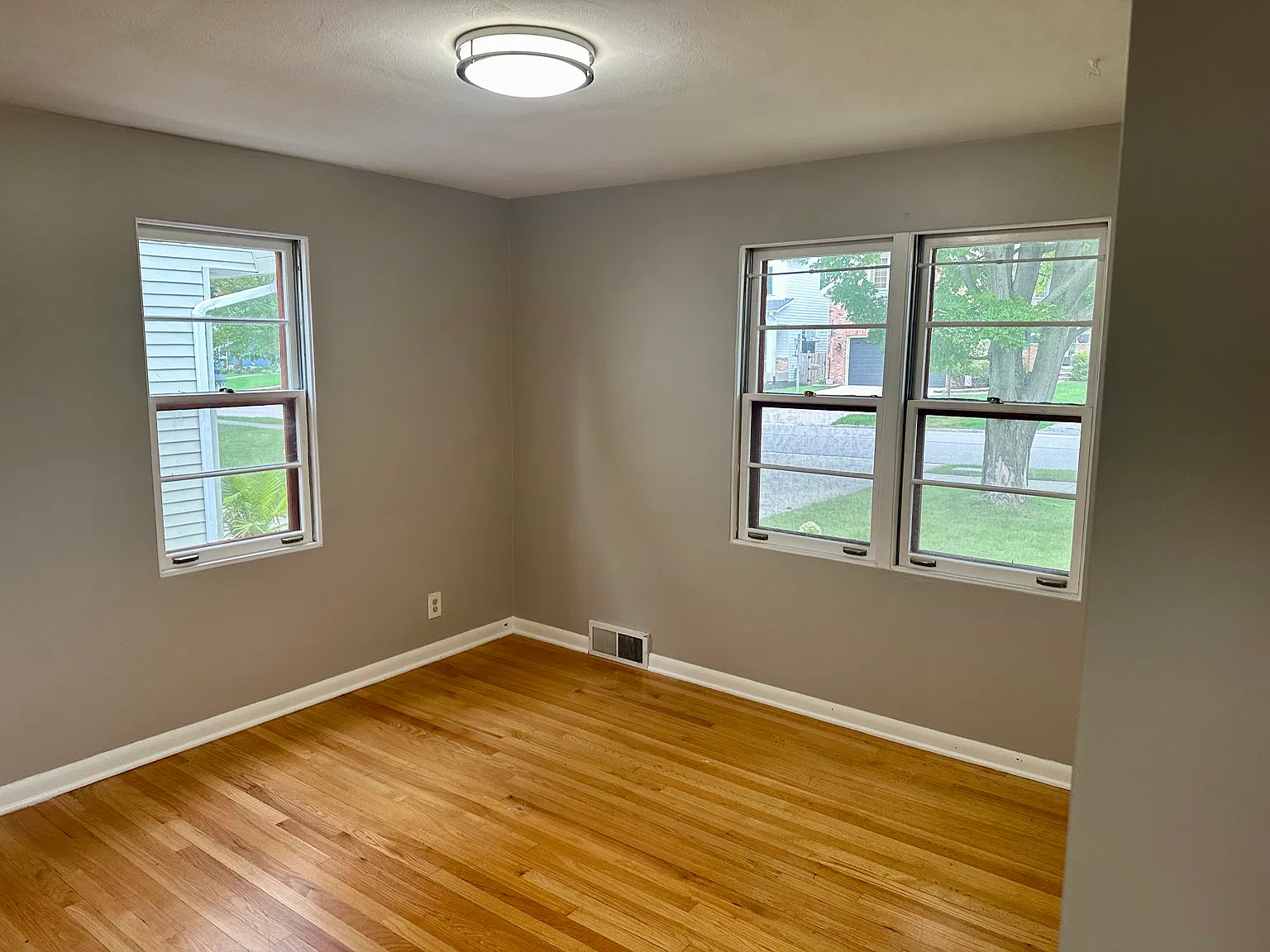 1015 N Main St — Photo 2