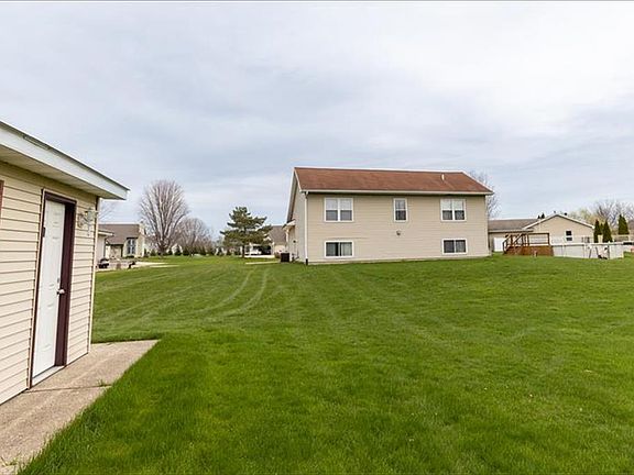 3rd image of 8010 Wildrose Ct