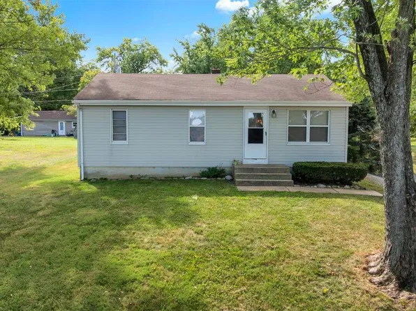 2820 Mulberry Ln, Saint Charles, MO 63303