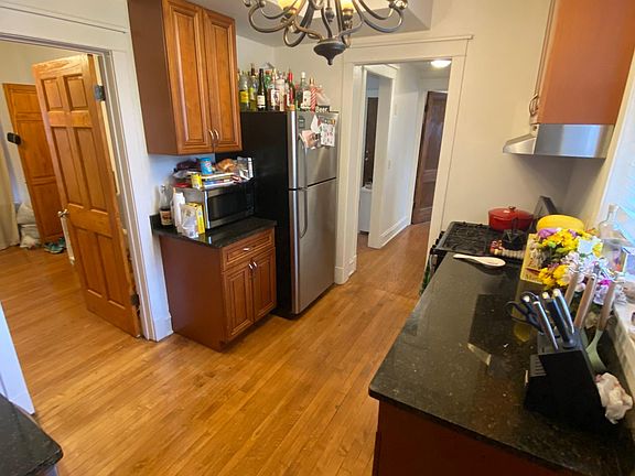 2nd image of 1208 W Oakdale Ave #1