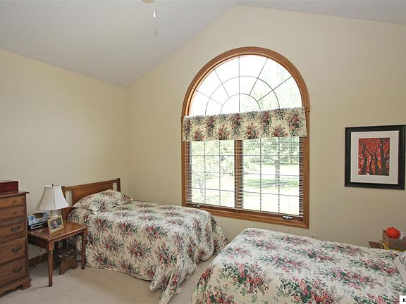 2nd image of 37 Woodlake Trl