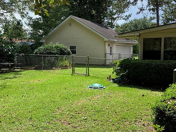 4th image of 615 E Lakeshore Dr