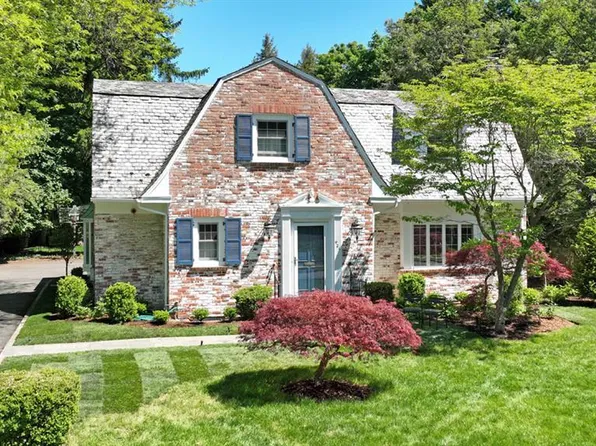421 Hawthorne Pl, Ridgewood, NJ 07450