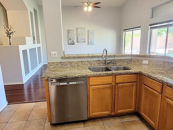 5th image of 674 W Bluejay Dr
