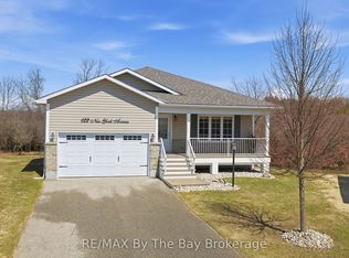 122 New York Ave, Wasaga Beach, ON L9Z3A8