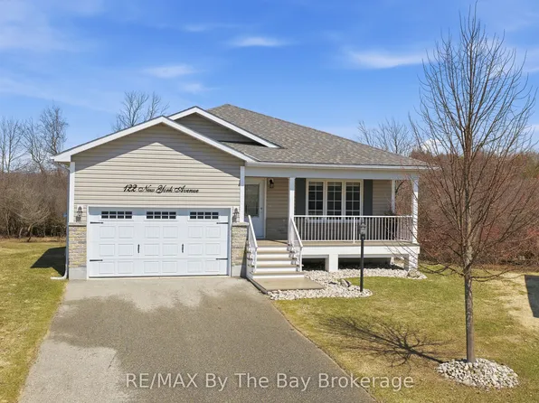 122 New York Ave, Wasaga Beach, ON L9Z 3A8