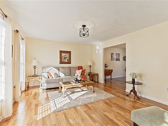 4th image of 822 Stonebridge Dr