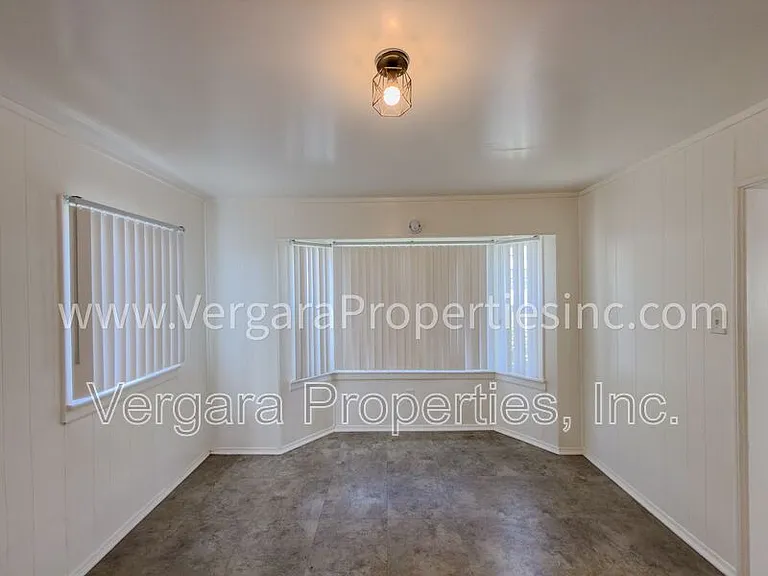 13505 S Mariposa Ave #REAR HOUSE — Photo 10