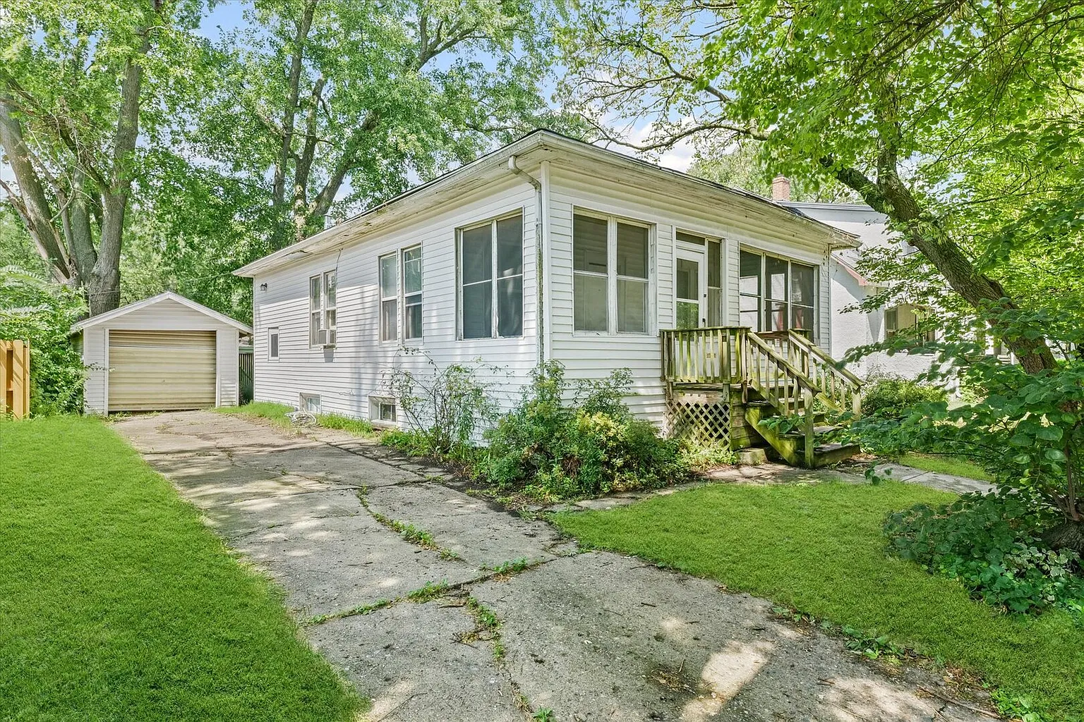 401 S Johnson Ave photo 1
