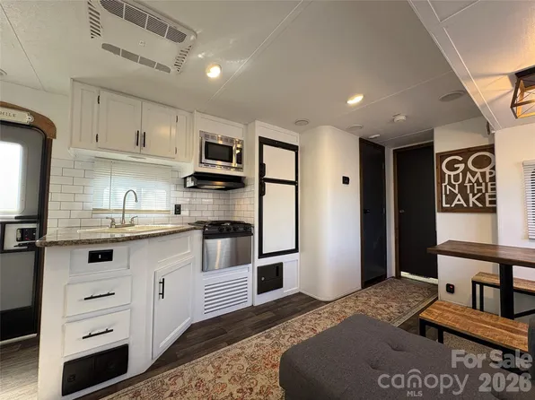 148 Marina Dr, New London, NC 28127