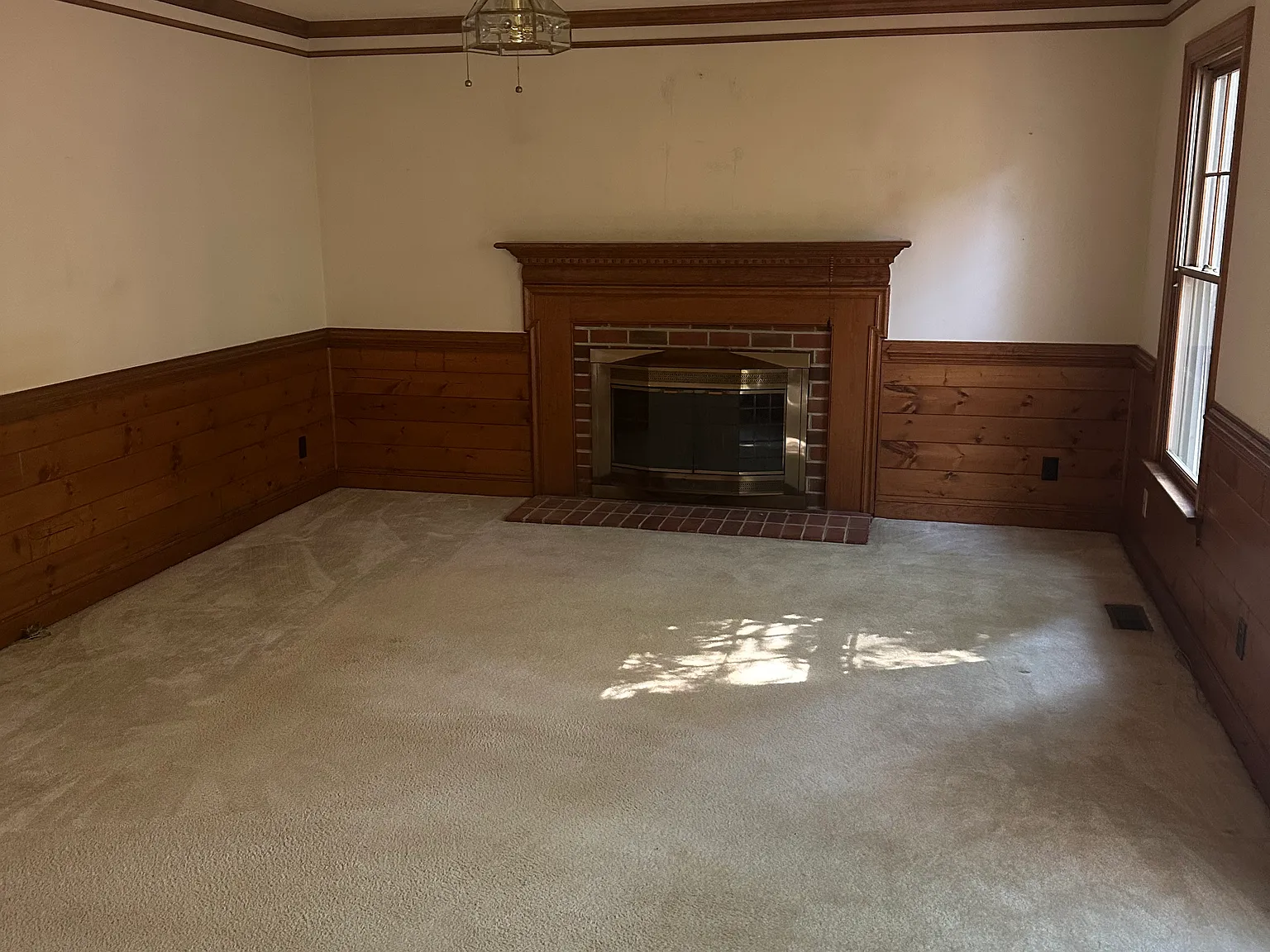 4 bed, 2282 sqft, $2,900 — Photo 2
