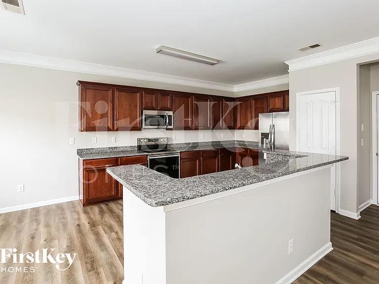 613 Latimer Way — Photo 7