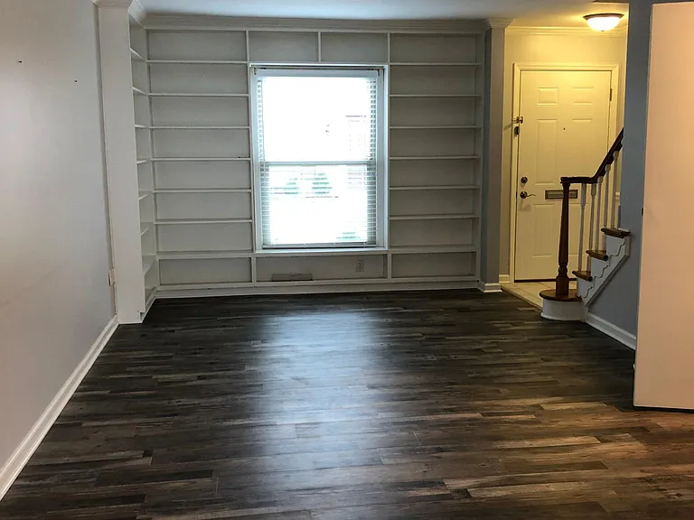 922 Chatham Ln #L — Photo 8