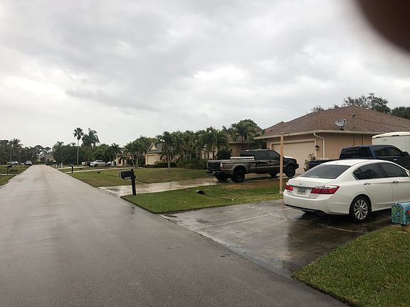 5th image of 2074 SE Parrot St
