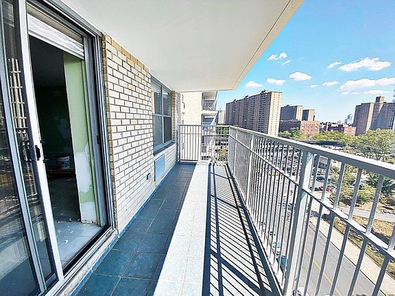 2nd image of 505 Surf Ave