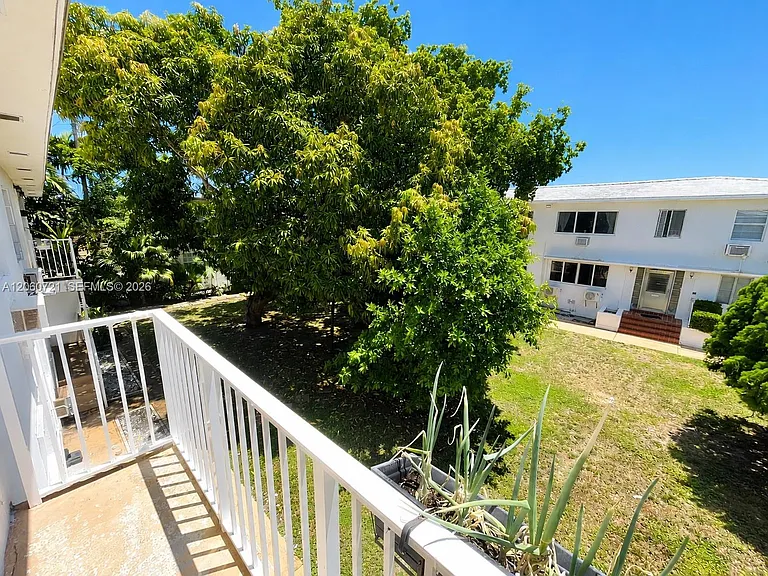 7407 Byron Ave #3 — Photo 31
