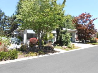 1064 Hemlock Ln, Grants Pass, OR 97527