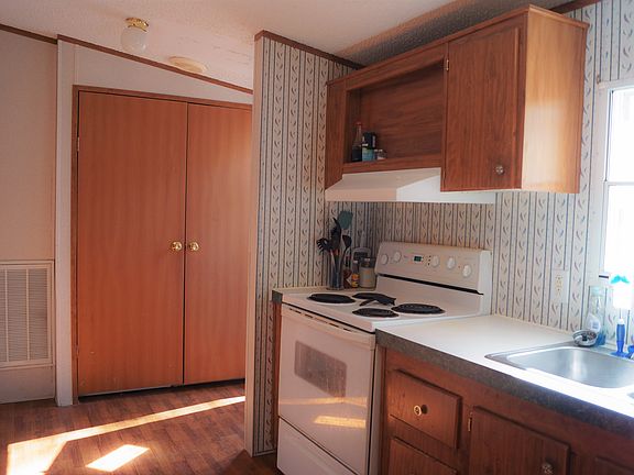 3rd image of 111 Juniper Dr