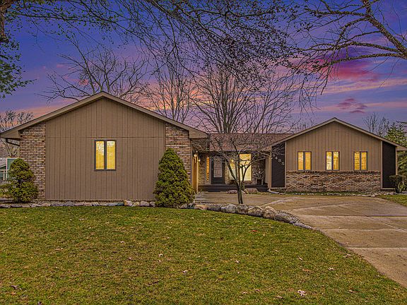 3rd image of 8485 Valleywood Ln
