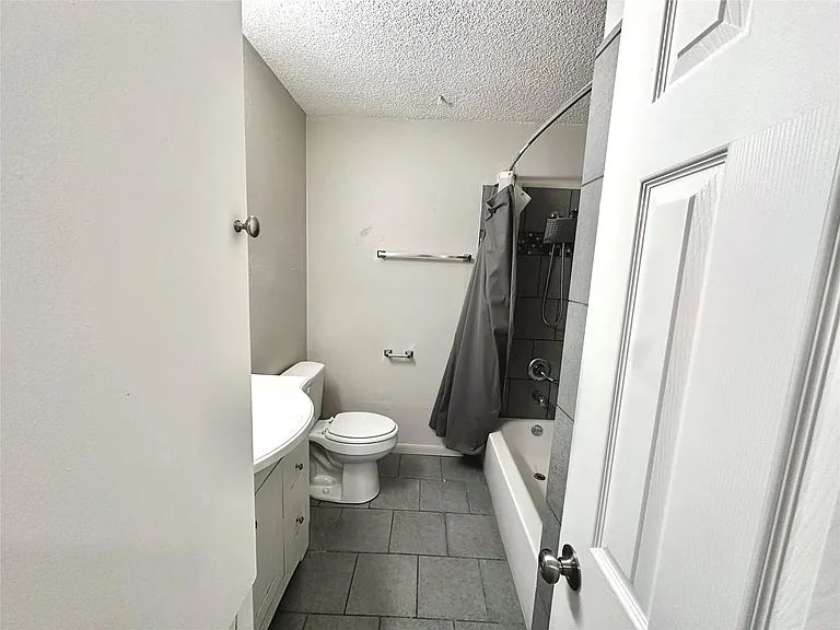 3822 Southway Dr #102 — Photo 26