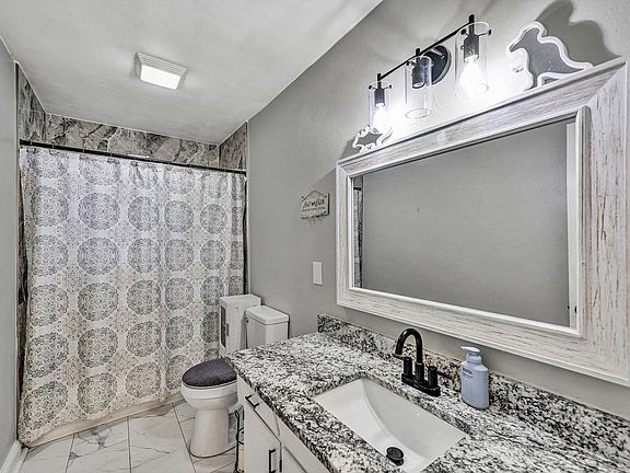 4th image of 211 Maple Dr
