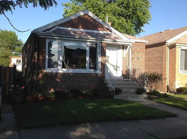 10613 S Sawyer Ave photo 1