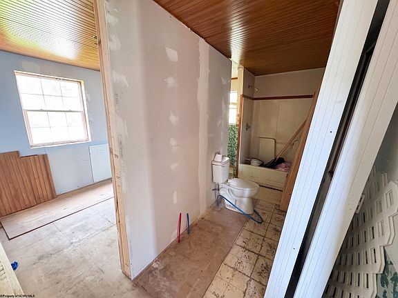 5th image of 61 Satterfield St