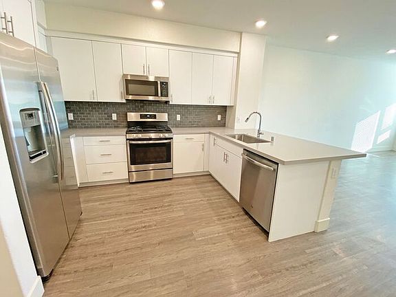 5th image of 5951 Sunstone Dr #207