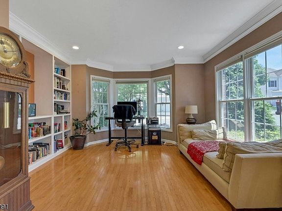 5th image of 81 Lafayette Cir #81