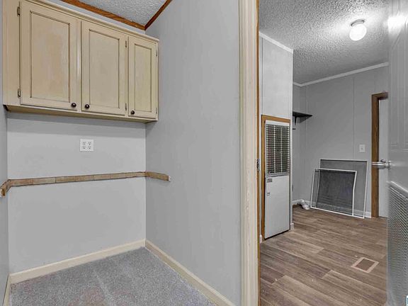 5th image of 275 Oak Hill Cir