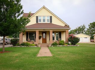 621 N Broadway Ave, Hydro, OK 73048