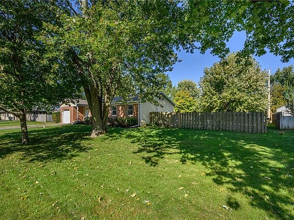 3rd image of 916 W Highland Dr #0