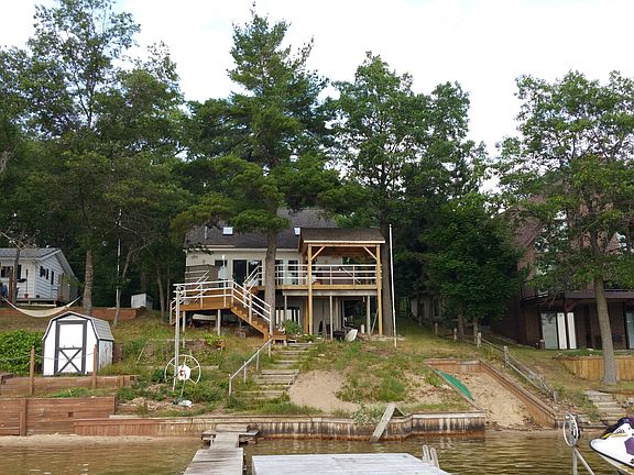 2nd image of 160 S Oak Dr