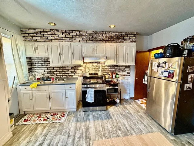 240 Hanover St #4 — Photo 24