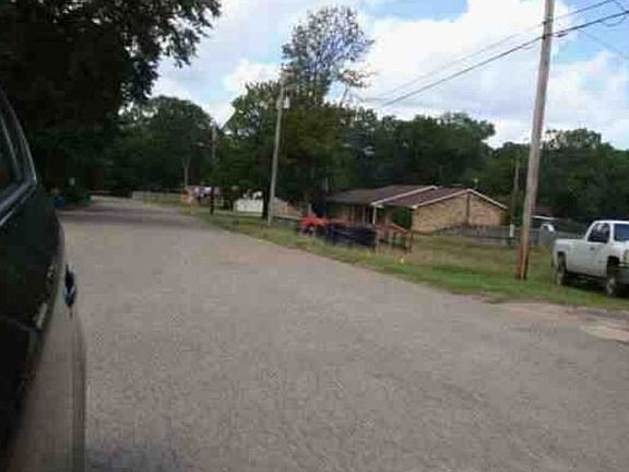 Exterior Neighborhood (street photo)