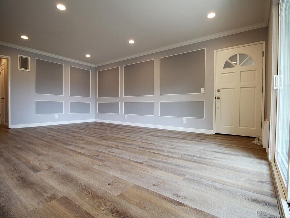 1st image of 2261 N Beachwood Dr #6