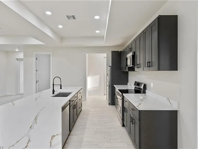 3008 23rd St SW — Photo 4